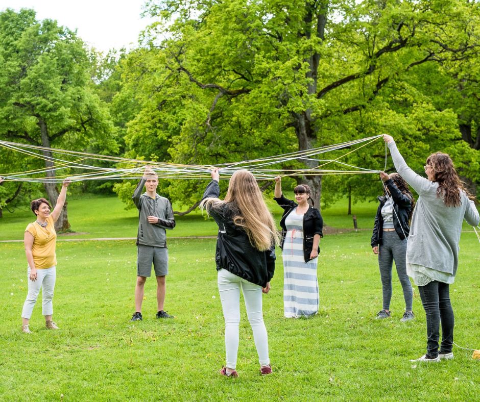Vertaisryhmäpalvelut erilaisille asiakasryhmille.
